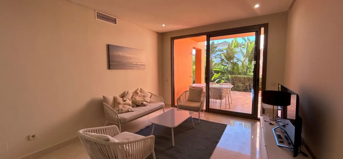 Venta de apartamento en planta baja en New Golden Mile 1
