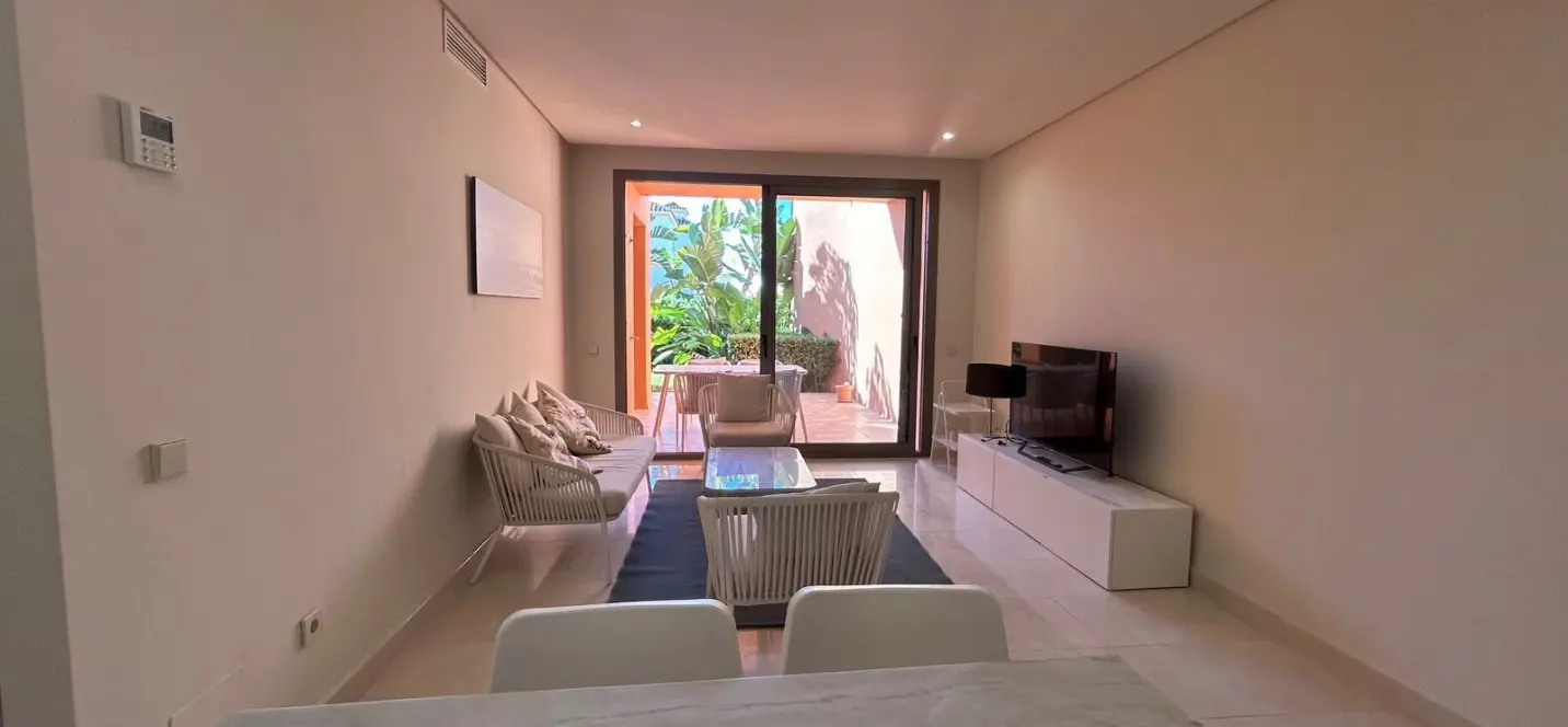 Venta de apartamento en planta baja en New Golden Mile 2