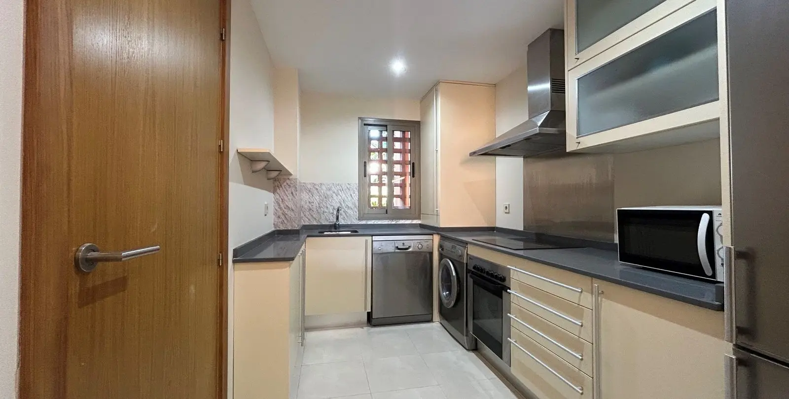Venta de apartamento en planta baja en New Golden Mile 5
