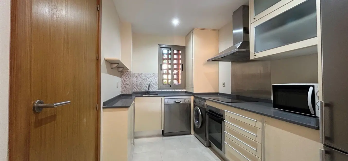 Venta de apartamento en planta baja en New Golden Mile 4