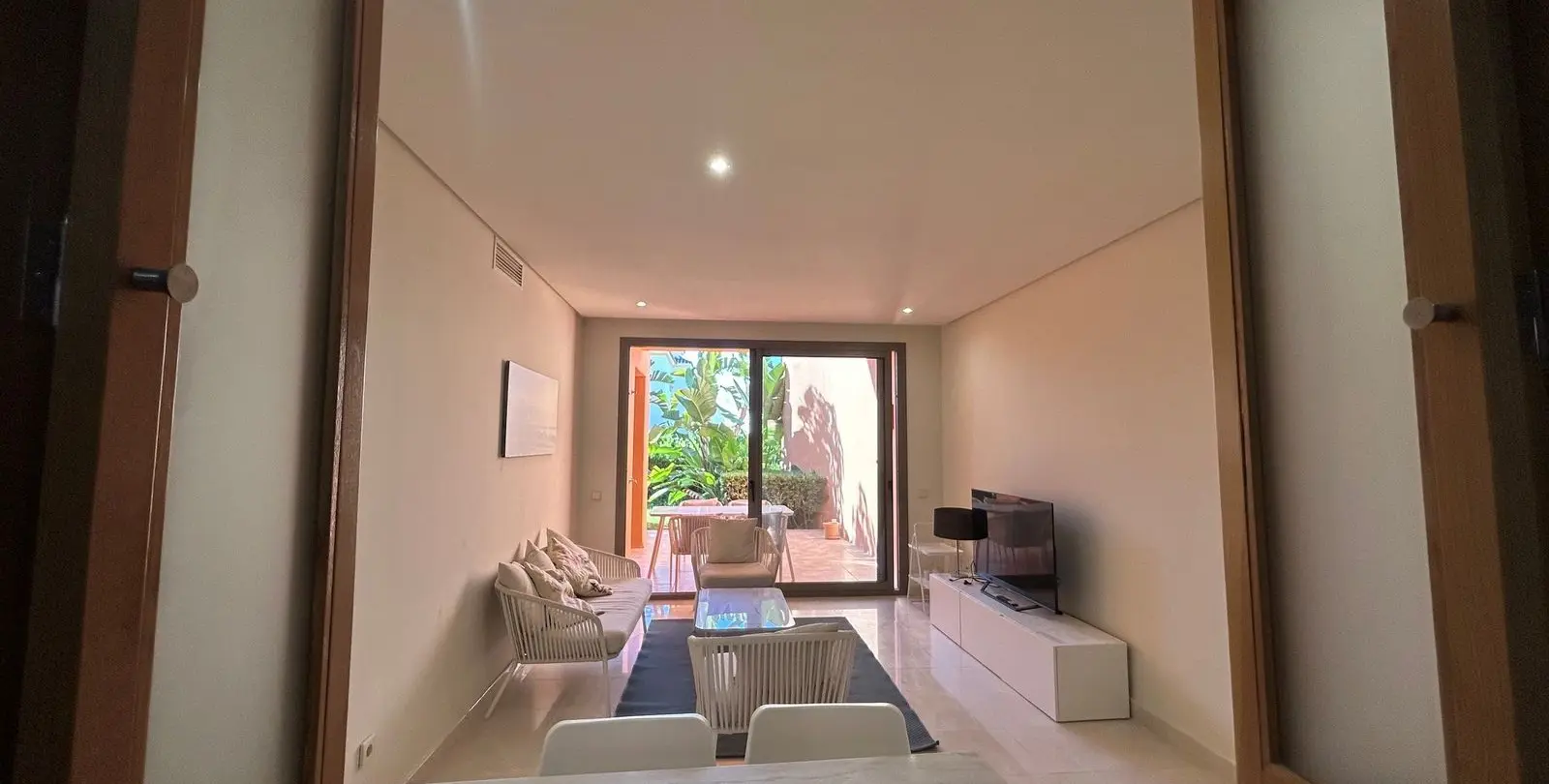 Venta de apartamento en planta baja en New Golden Mile 7