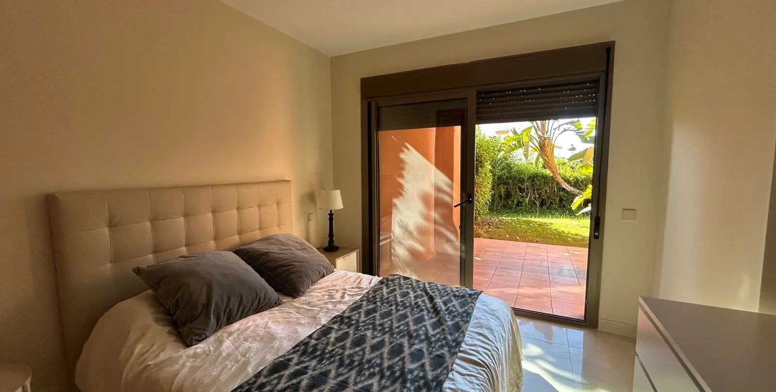 Venta de apartamento en planta baja en New Golden Mile 8