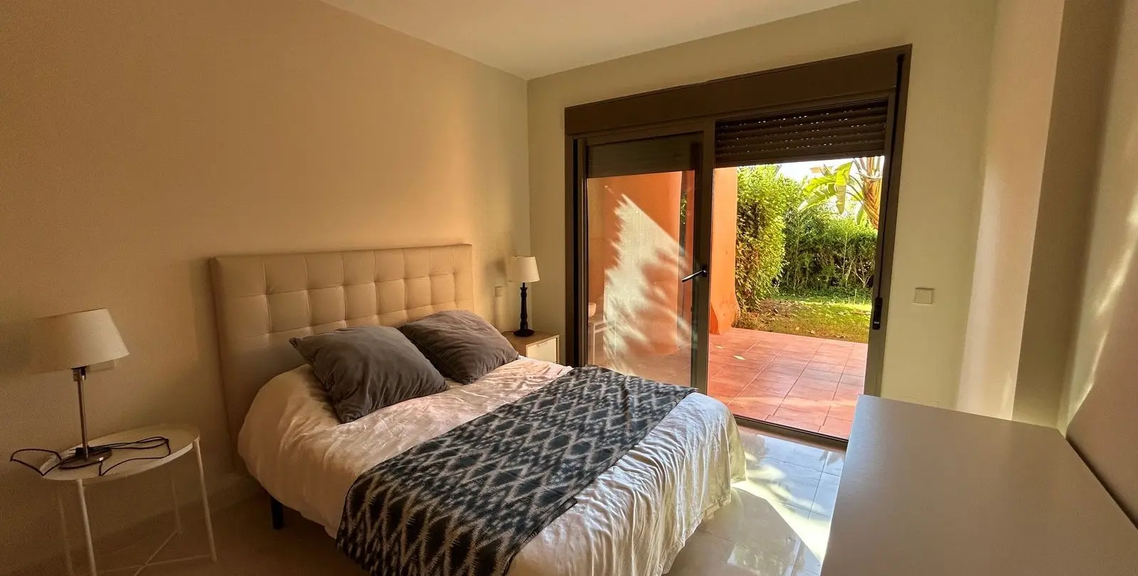 Venta de apartamento en planta baja en New Golden Mile 10