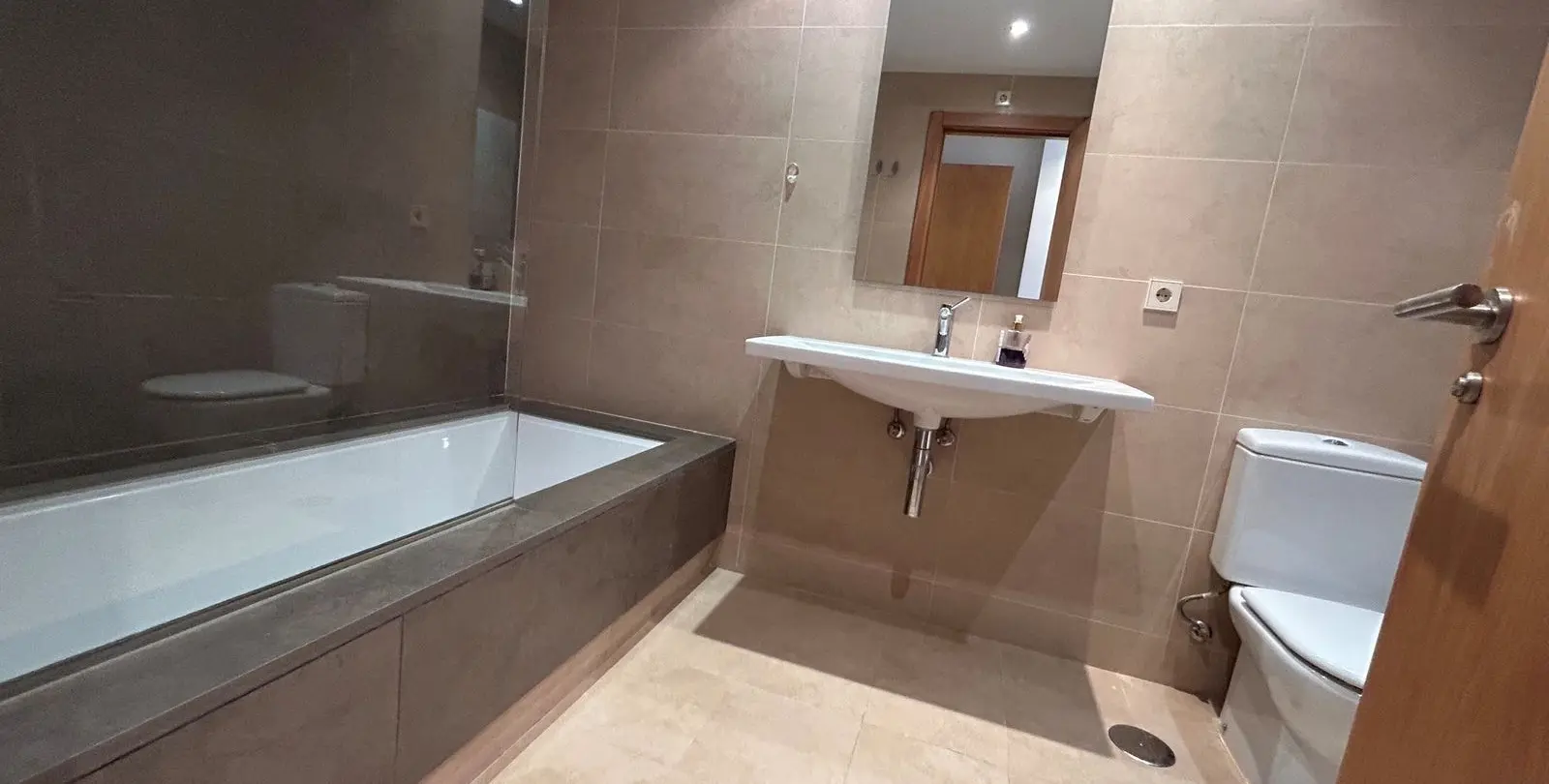 Venta de apartamento en planta baja en New Golden Mile 12