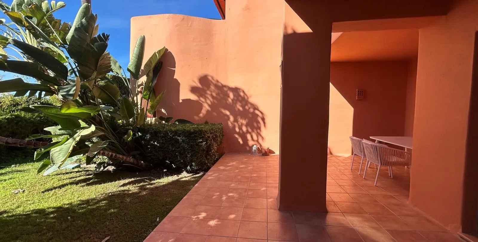 Venta de apartamento en planta baja en New Golden Mile 18