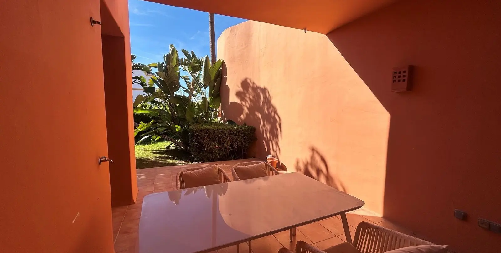 Venta de apartamento en planta baja en New Golden Mile 21