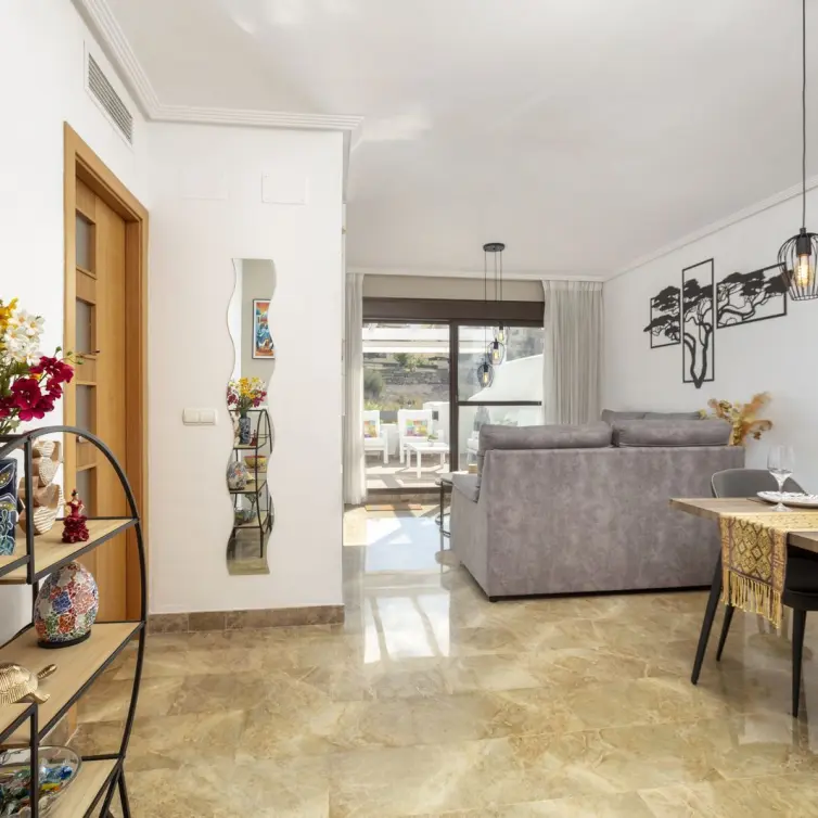 Sale of middle floor apartment in Selwo