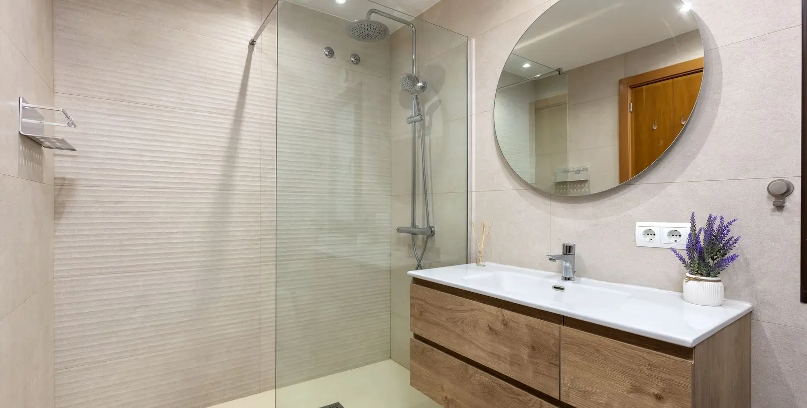 Sale of middle floor apartment in Selwo 8