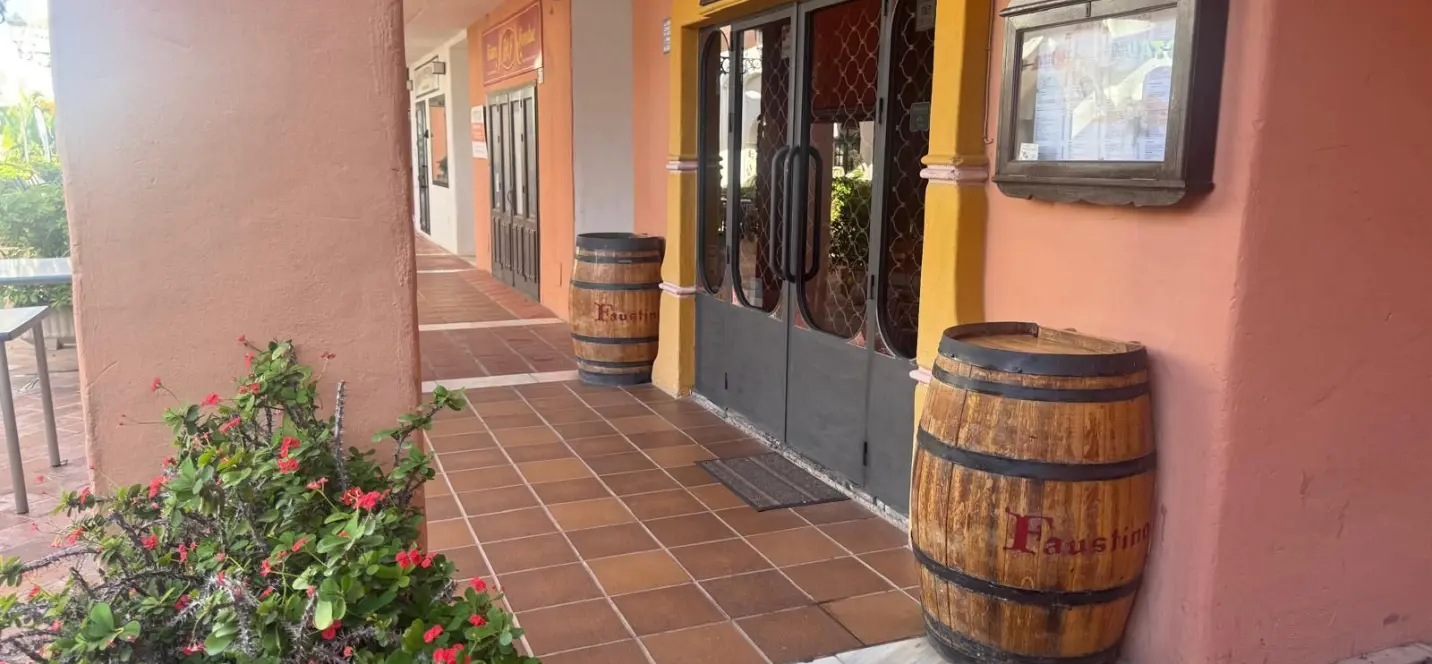 Venta de restaurante en Calahonda 0