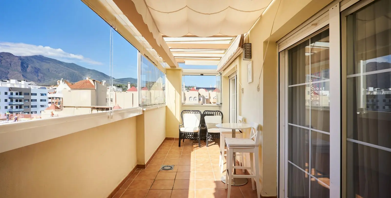 Sale of penthouse in Estepona 1