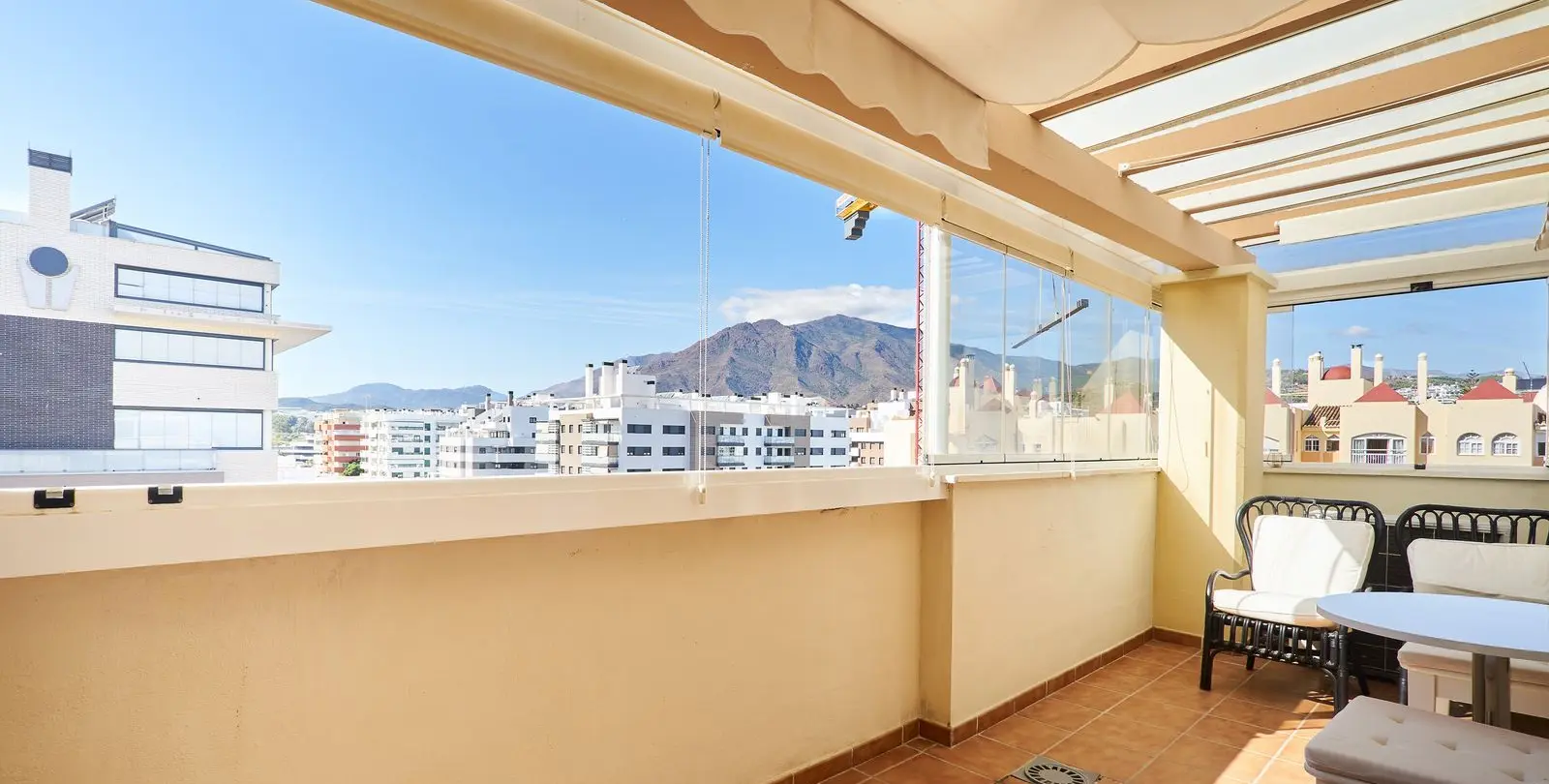Sale of penthouse in Estepona 10