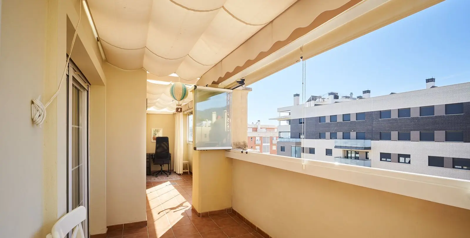 Sale of penthouse in Estepona 11