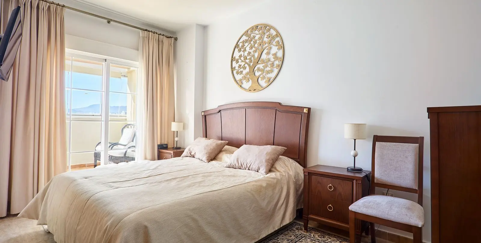 Sale of penthouse in Estepona 12