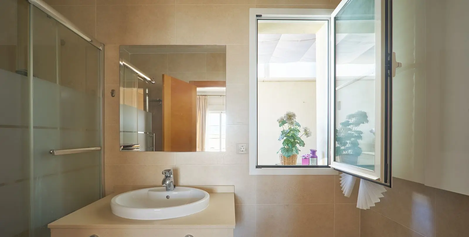 Sale of penthouse in Estepona 16