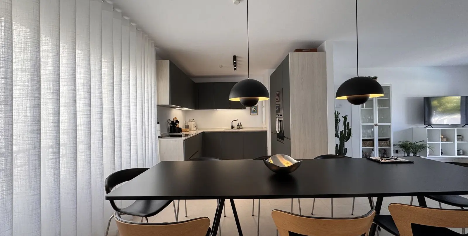 Venta de apartamento en planta media en Miraflores 2