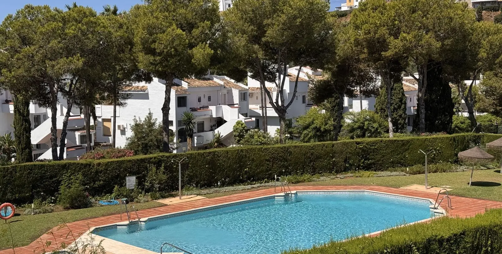 Venta de apartamento en planta media en Miraflores 8