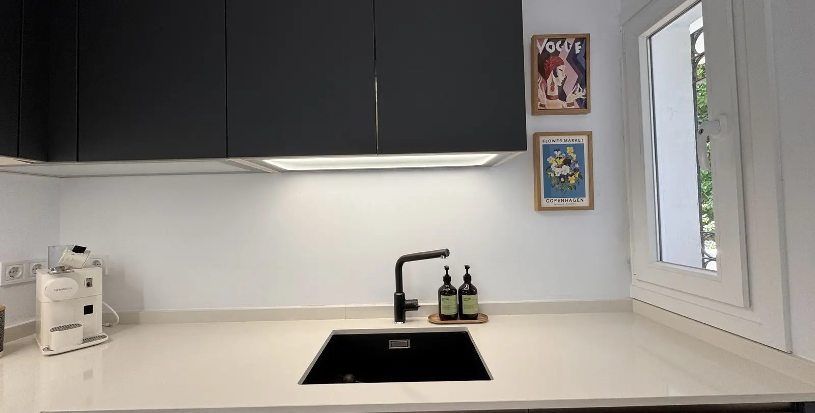 Venta de apartamento en planta media en Miraflores 10
