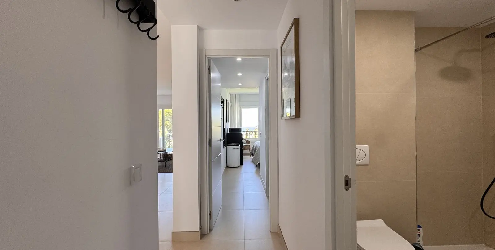 Venta de apartamento en planta media en Miraflores 14
