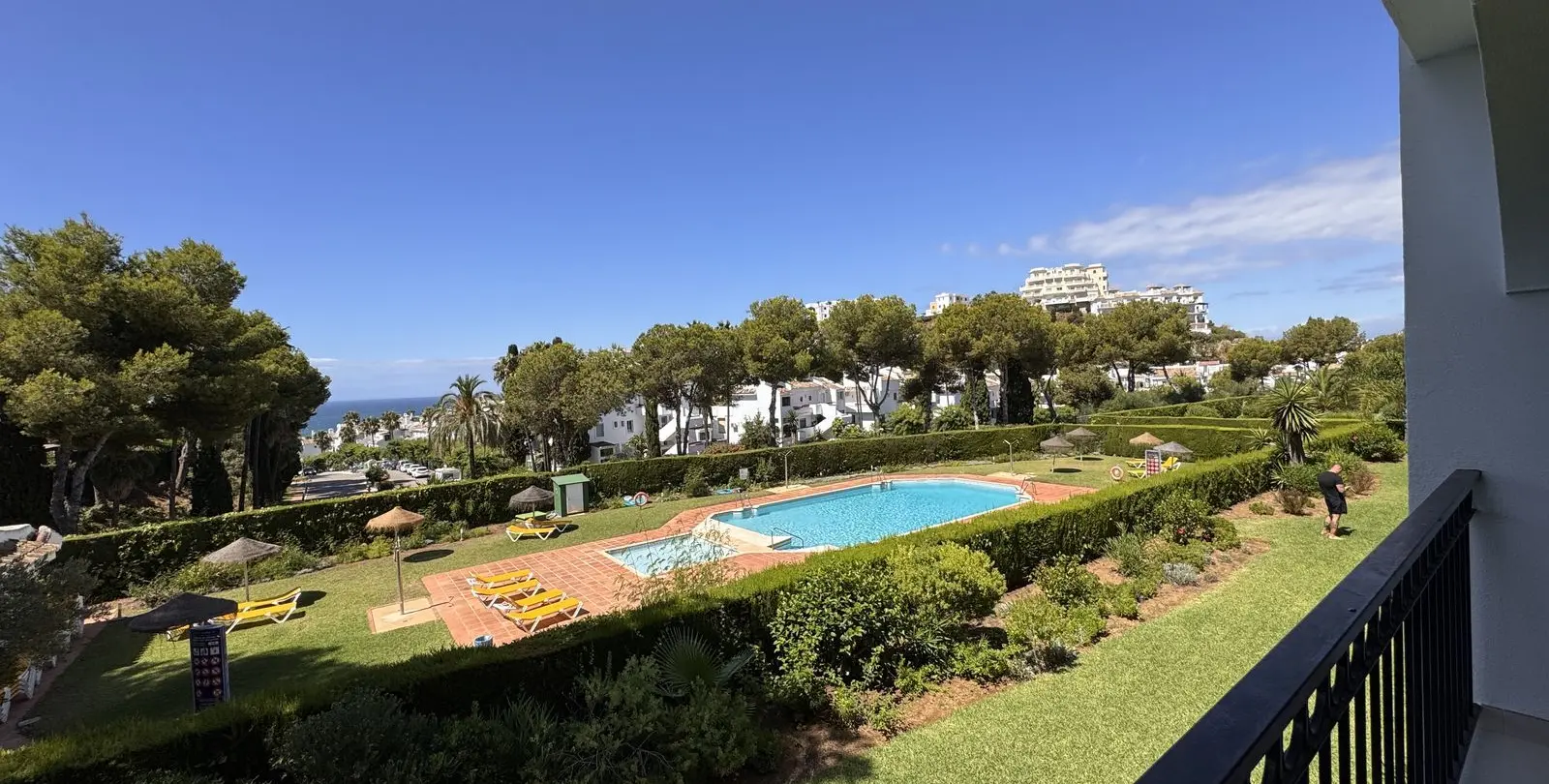 Venta de apartamento en planta media en Miraflores 24