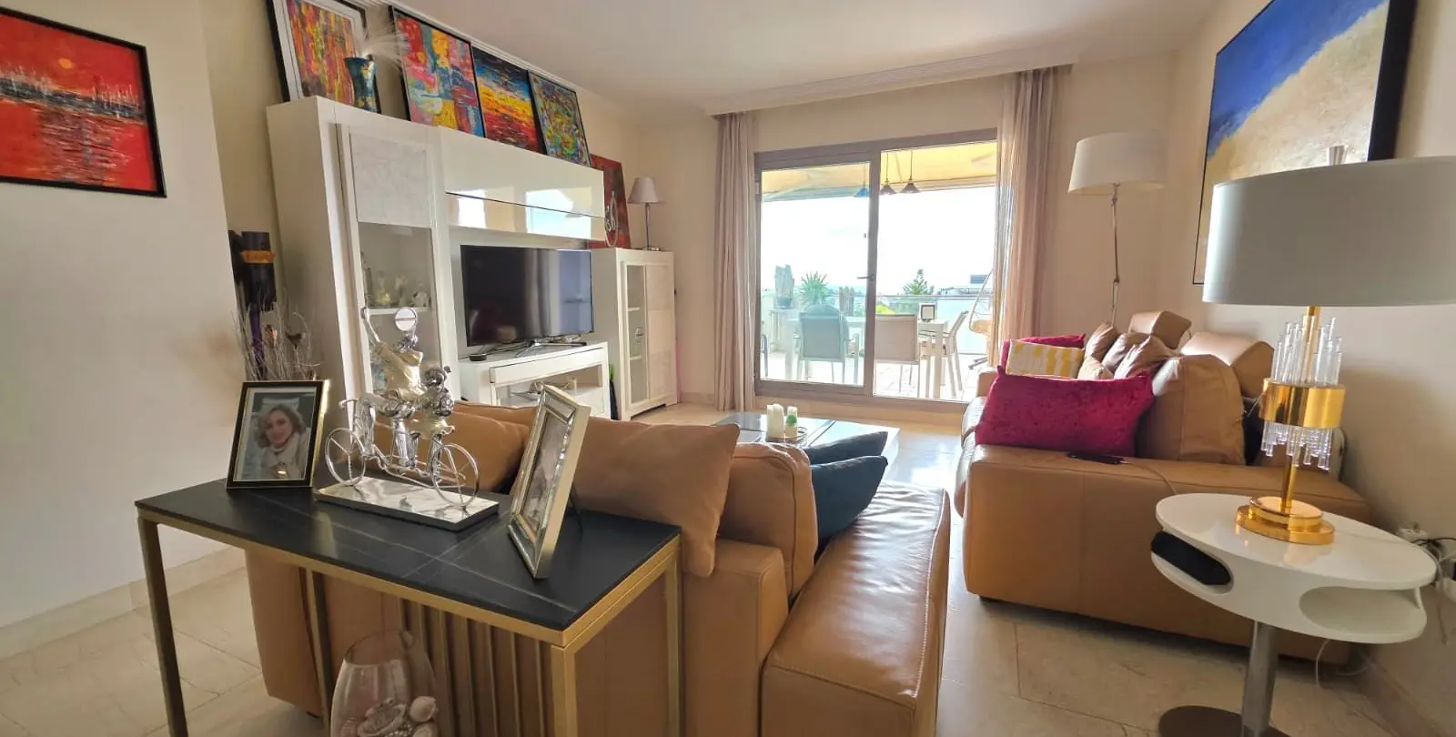 Sale of middle floor apartment in Estepona 3
