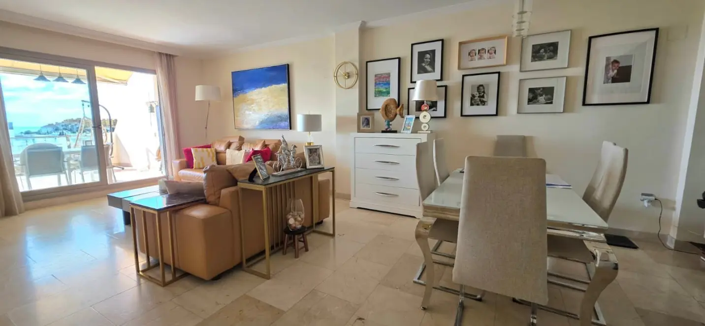 Sale of middle floor apartment in Estepona 3