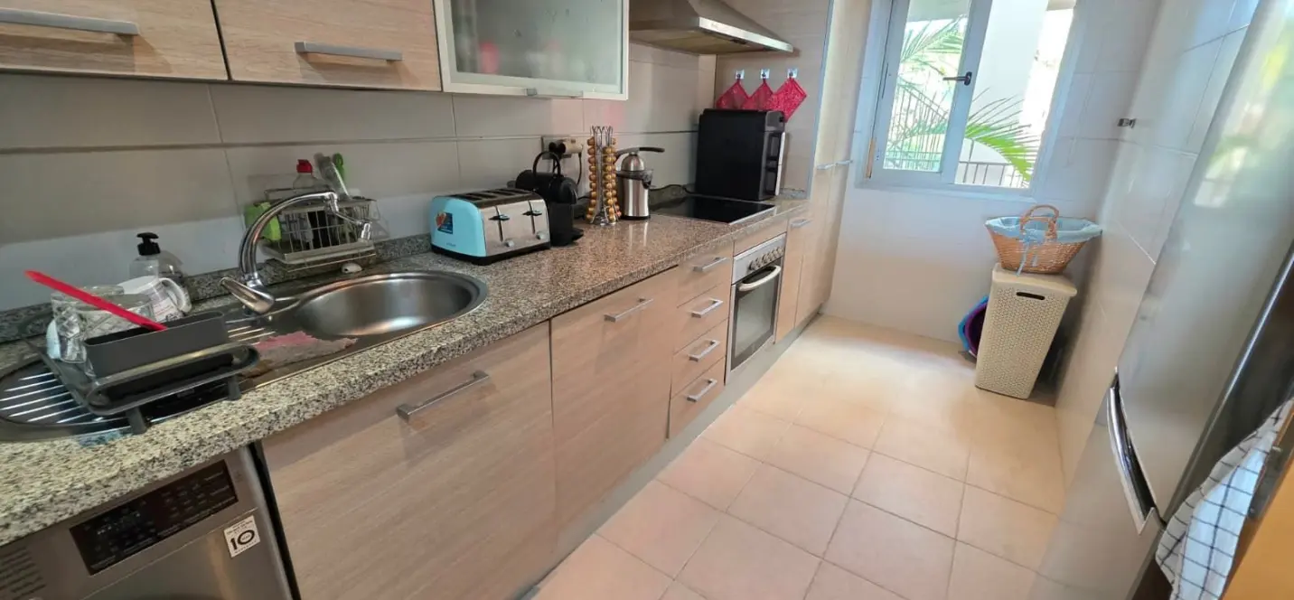 Sale of middle floor apartment in Estepona 4
