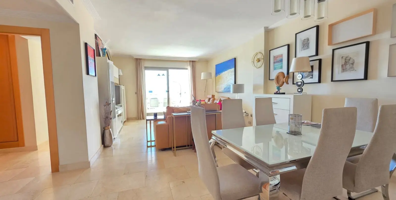 Sale of middle floor apartment in Estepona 10