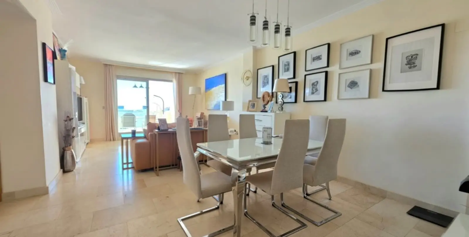 Sale of middle floor apartment in Estepona 11