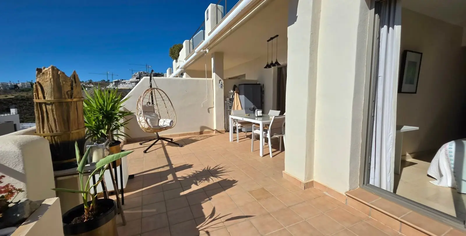 Sale of middle floor apartment in Estepona 17