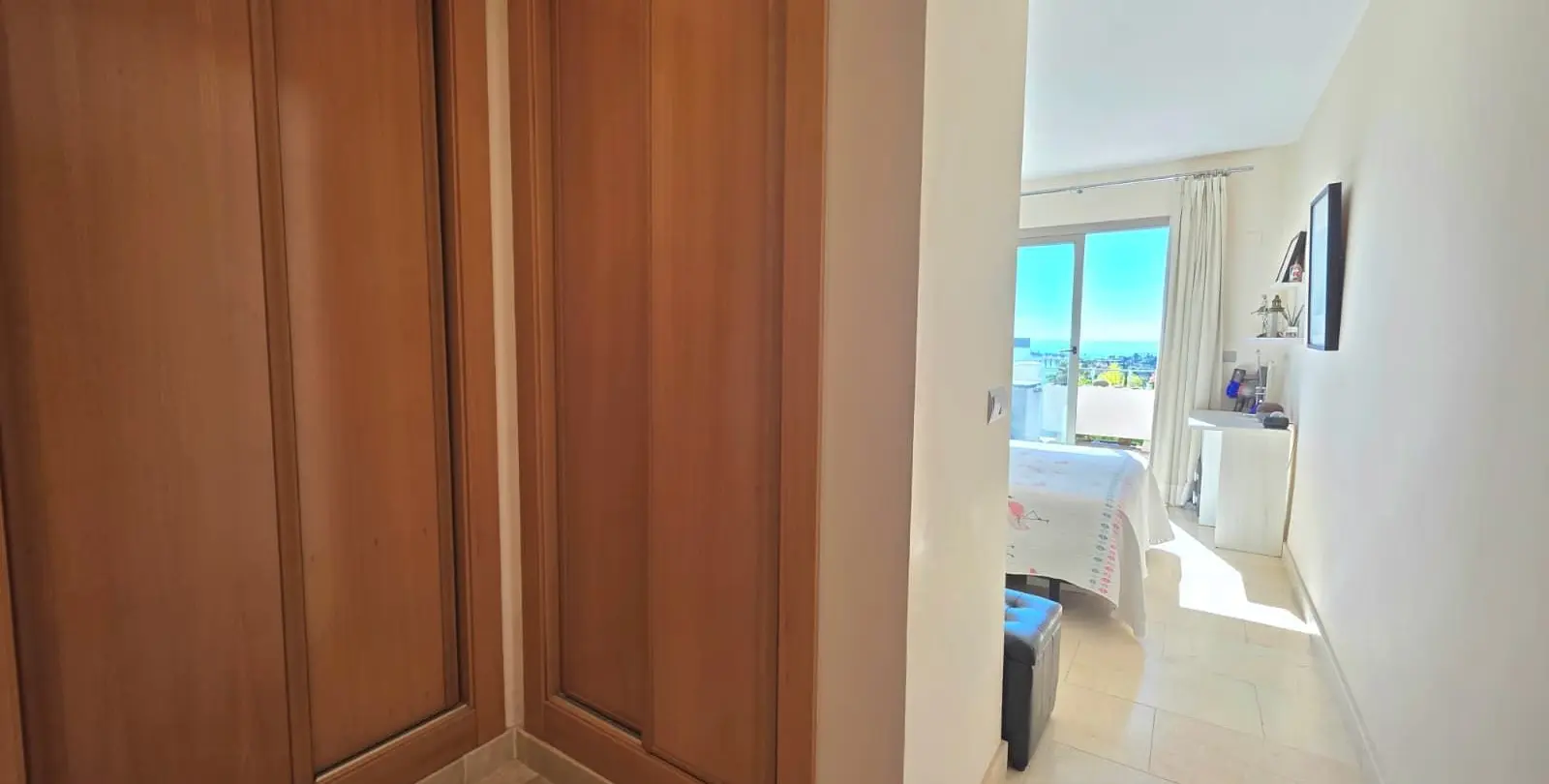 Sale of middle floor apartment in Estepona 19