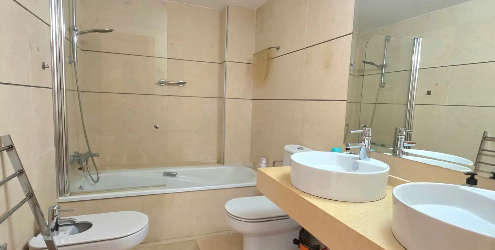Sale of middle floor apartment in Estepona 20