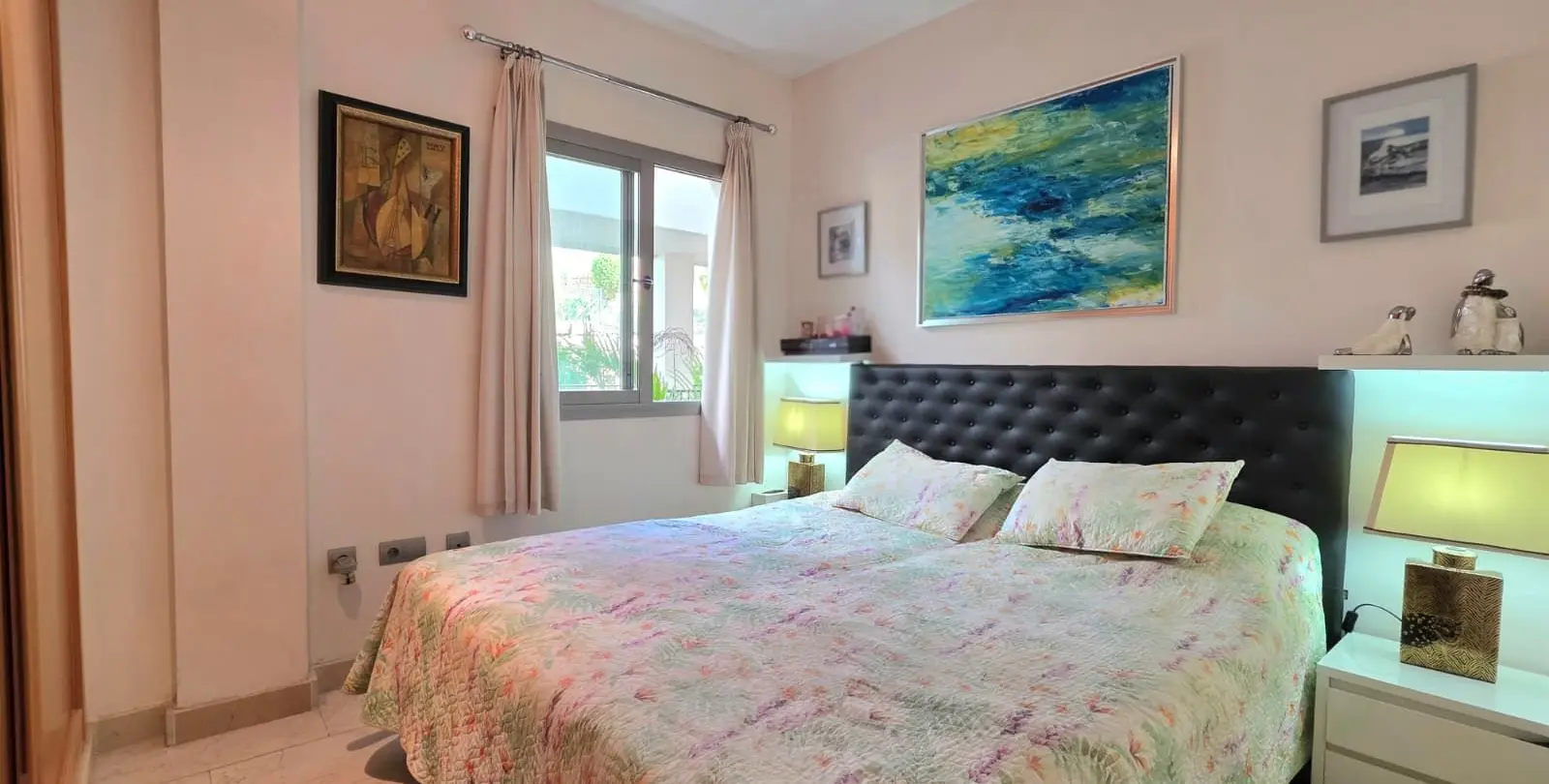 Sale of middle floor apartment in Estepona 21