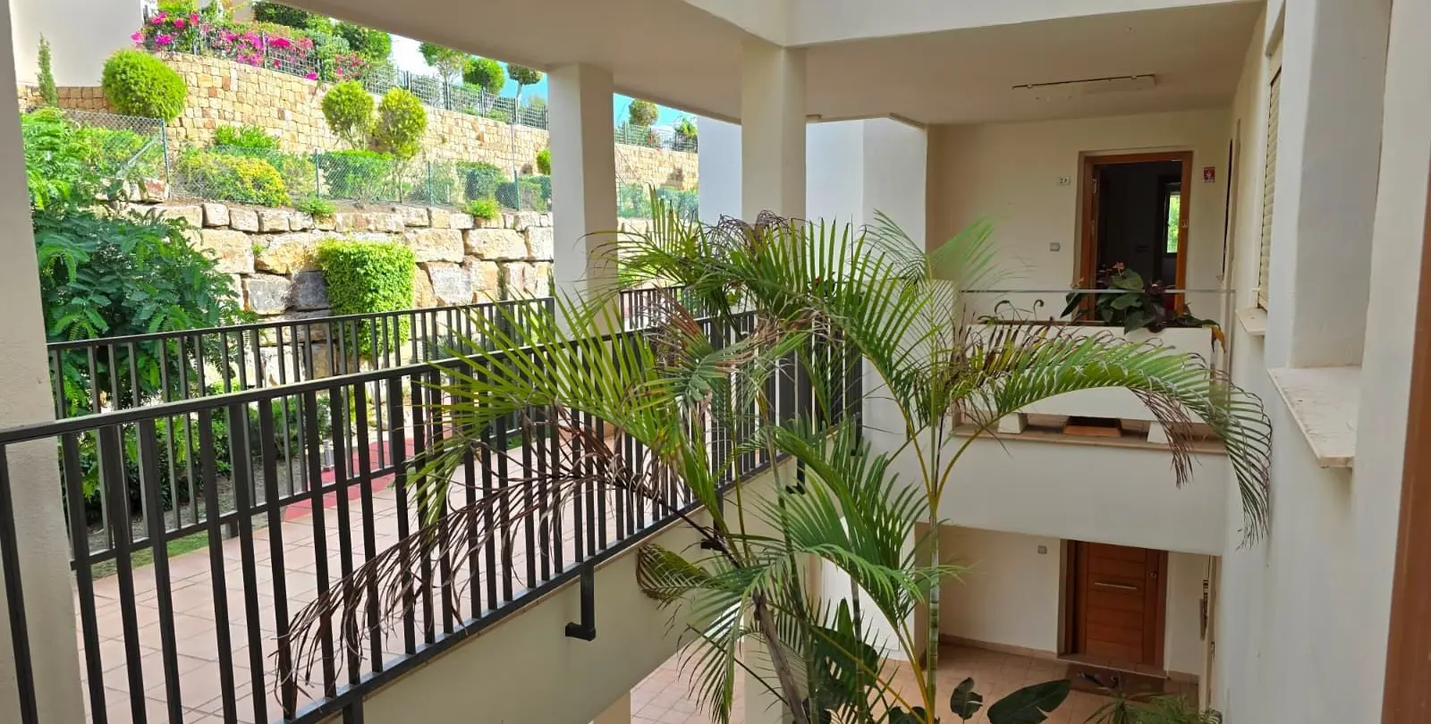 Sale of middle floor apartment in Estepona 25