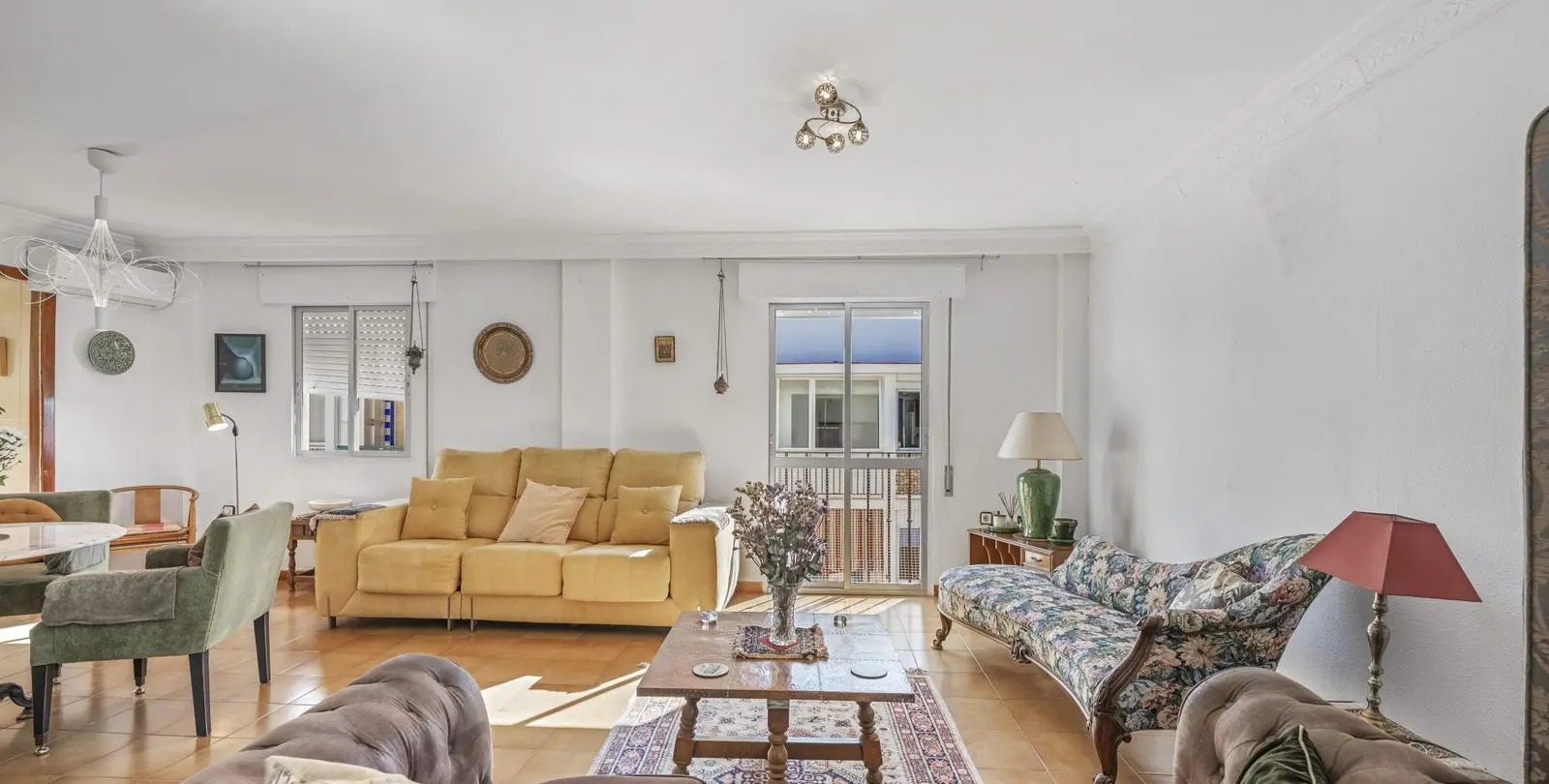 Sale of middle floor apartment in Estepona 4