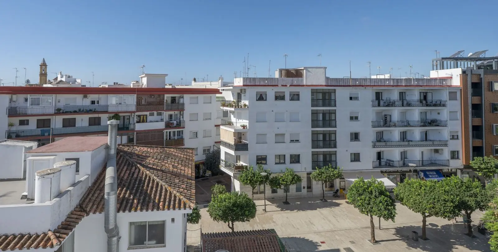 Sale of middle floor apartment in Estepona 8