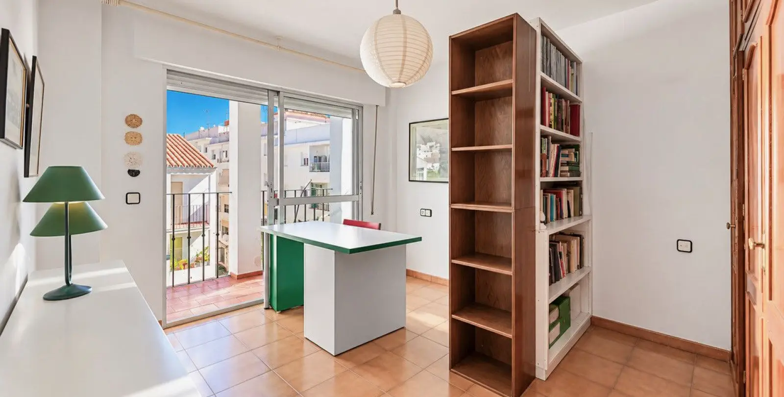 Sale of middle floor apartment in Estepona 11