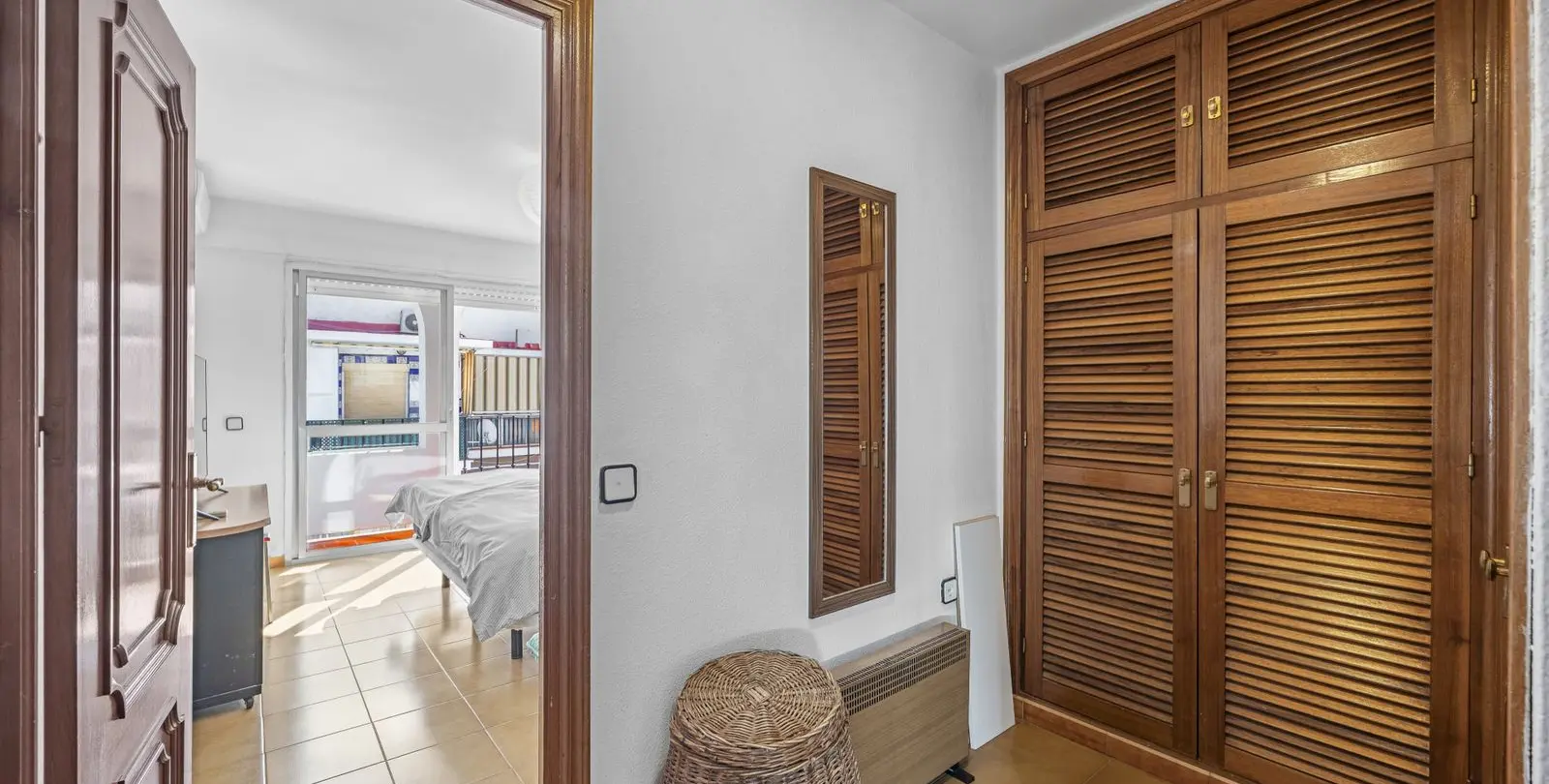 Sale of middle floor apartment in Estepona 14