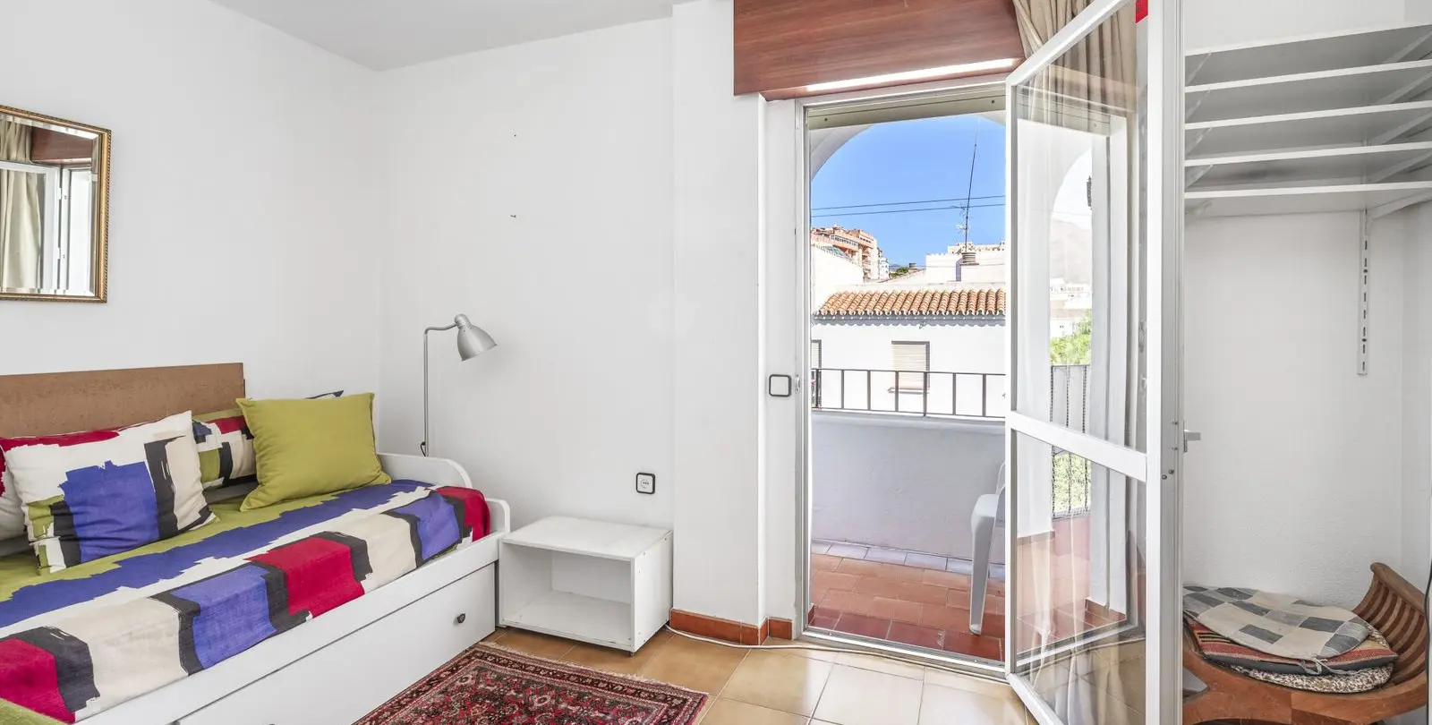 Sale of middle floor apartment in Estepona 15