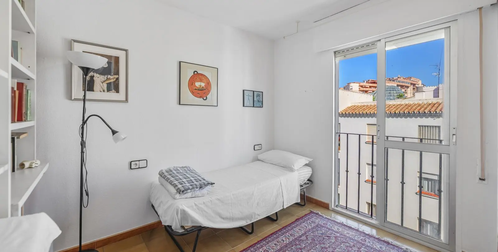 Sale of middle floor apartment in Estepona 18