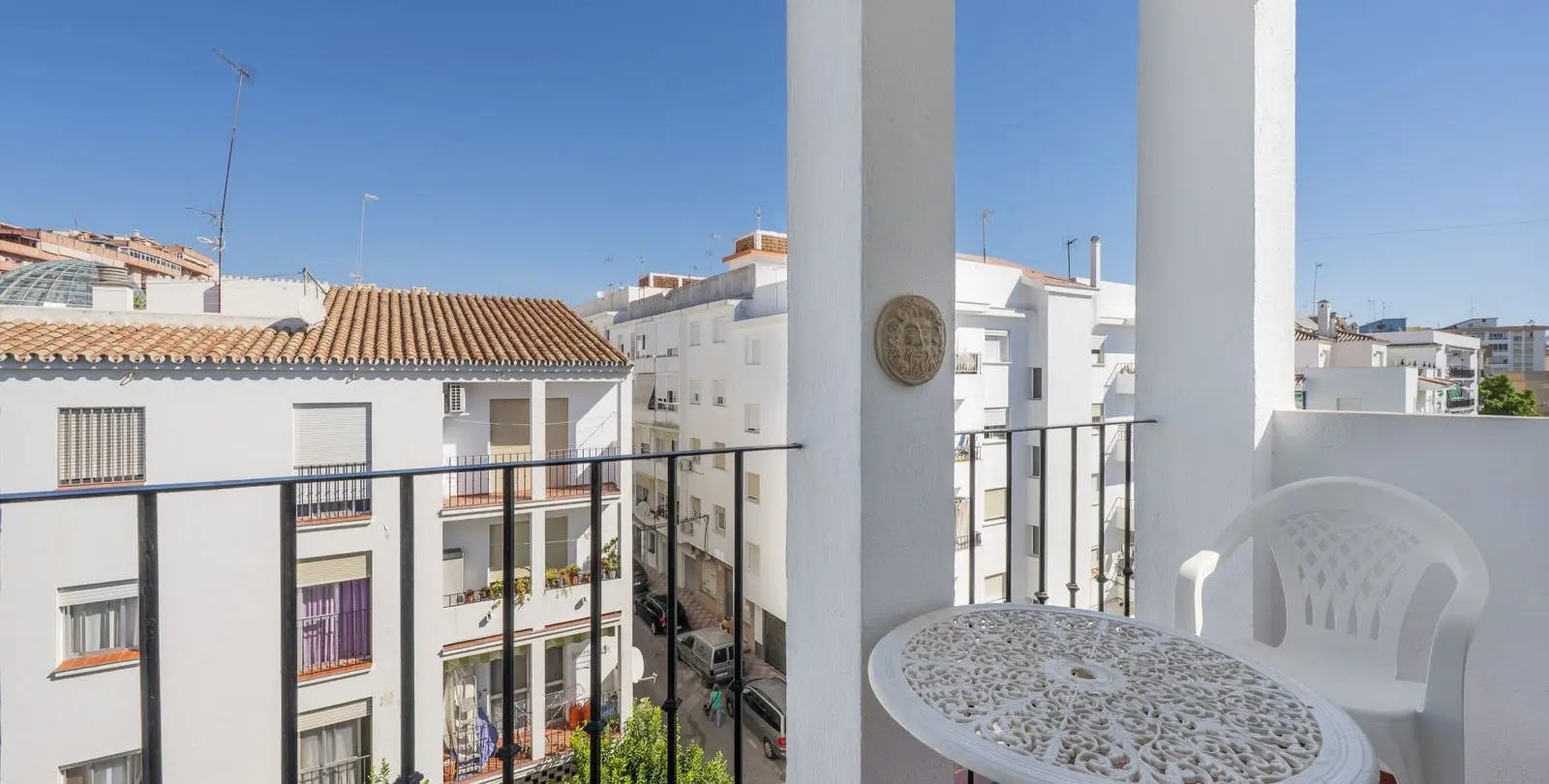 Sale of middle floor apartment in Estepona 19