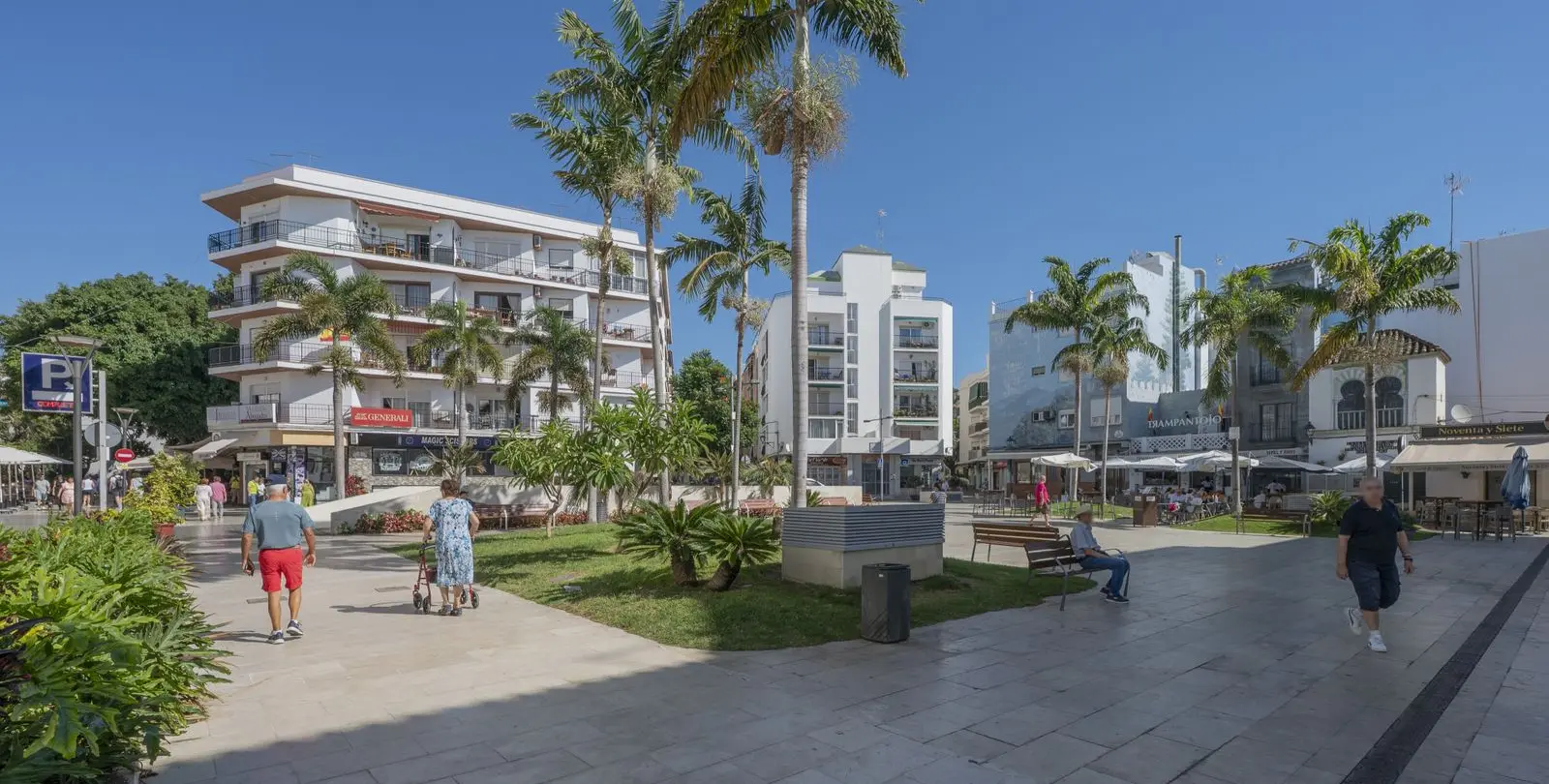 Sale of middle floor apartment in Estepona 24