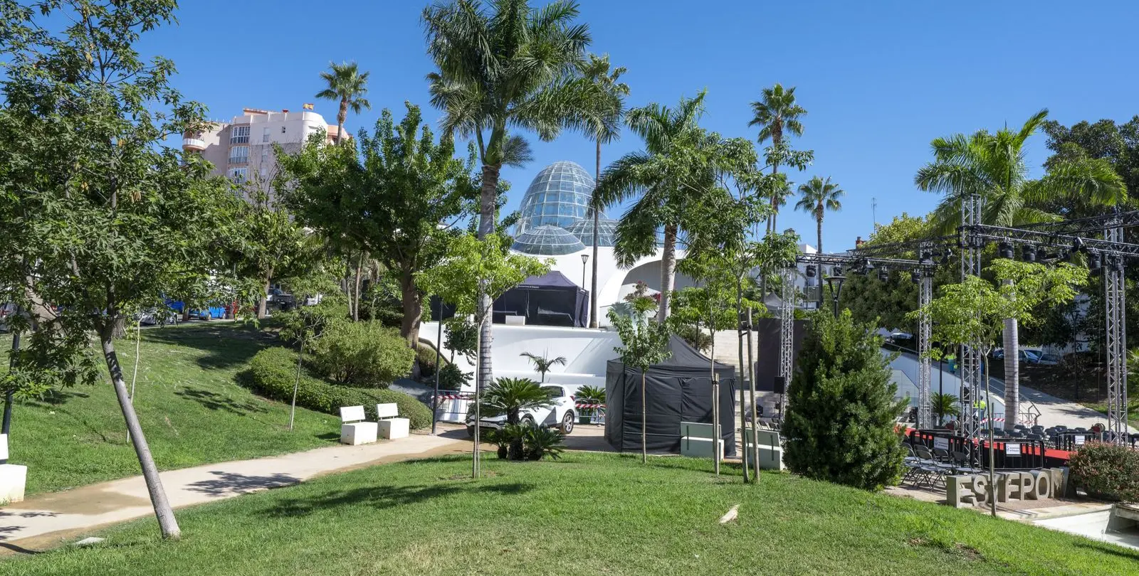 Sale of middle floor apartment in Estepona 26