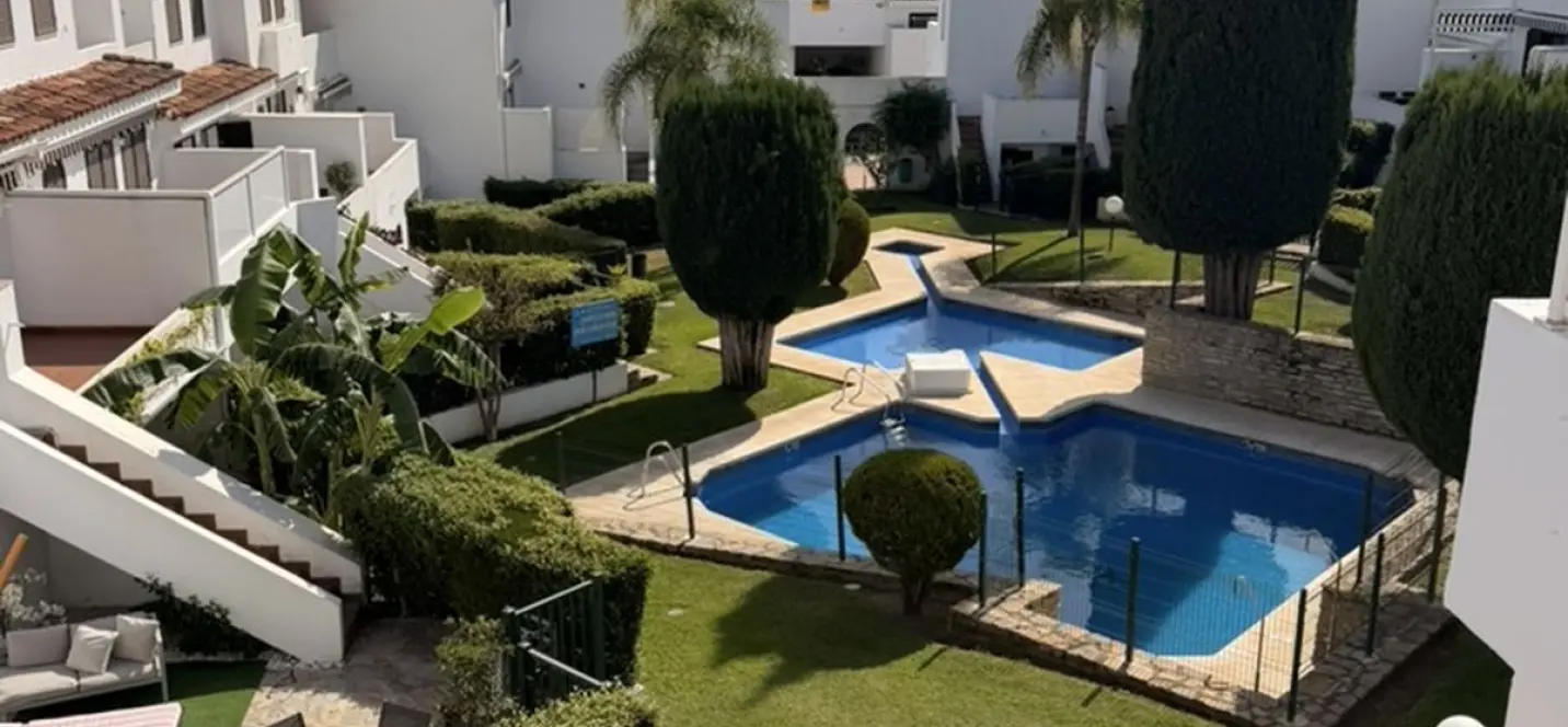 Venta de adosado en Cancelada 1