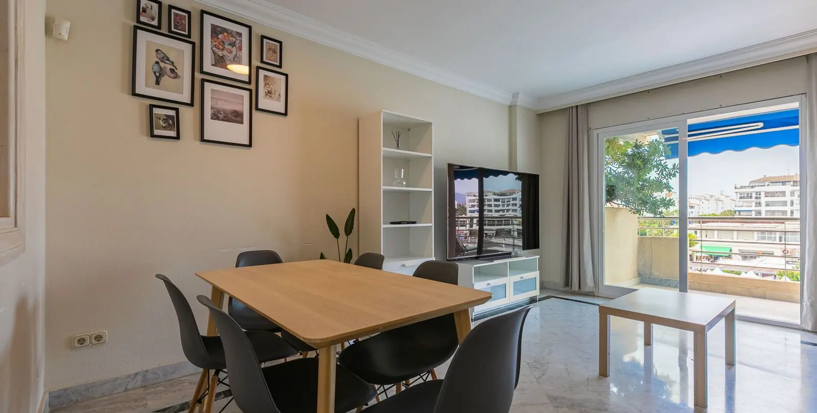 Sale of middle floor apartment in Puerto Banús 1