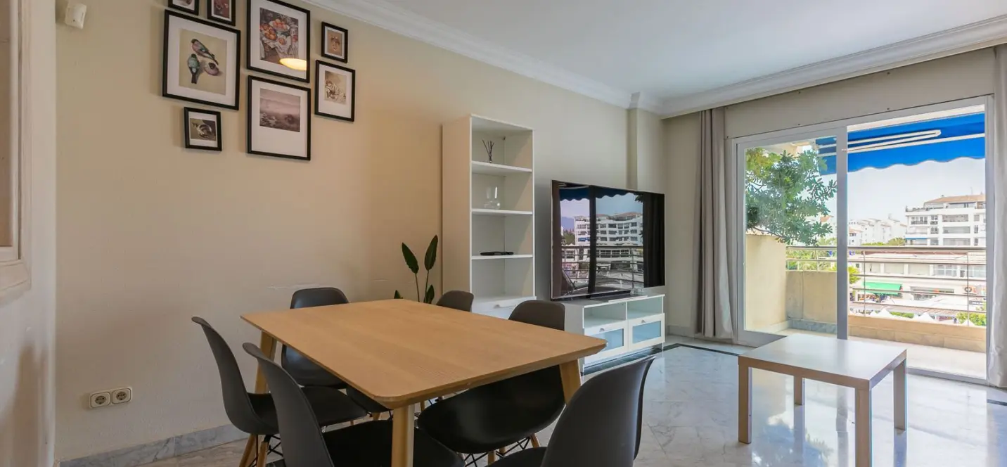 Sale of middle floor apartment in Puerto Banús 0