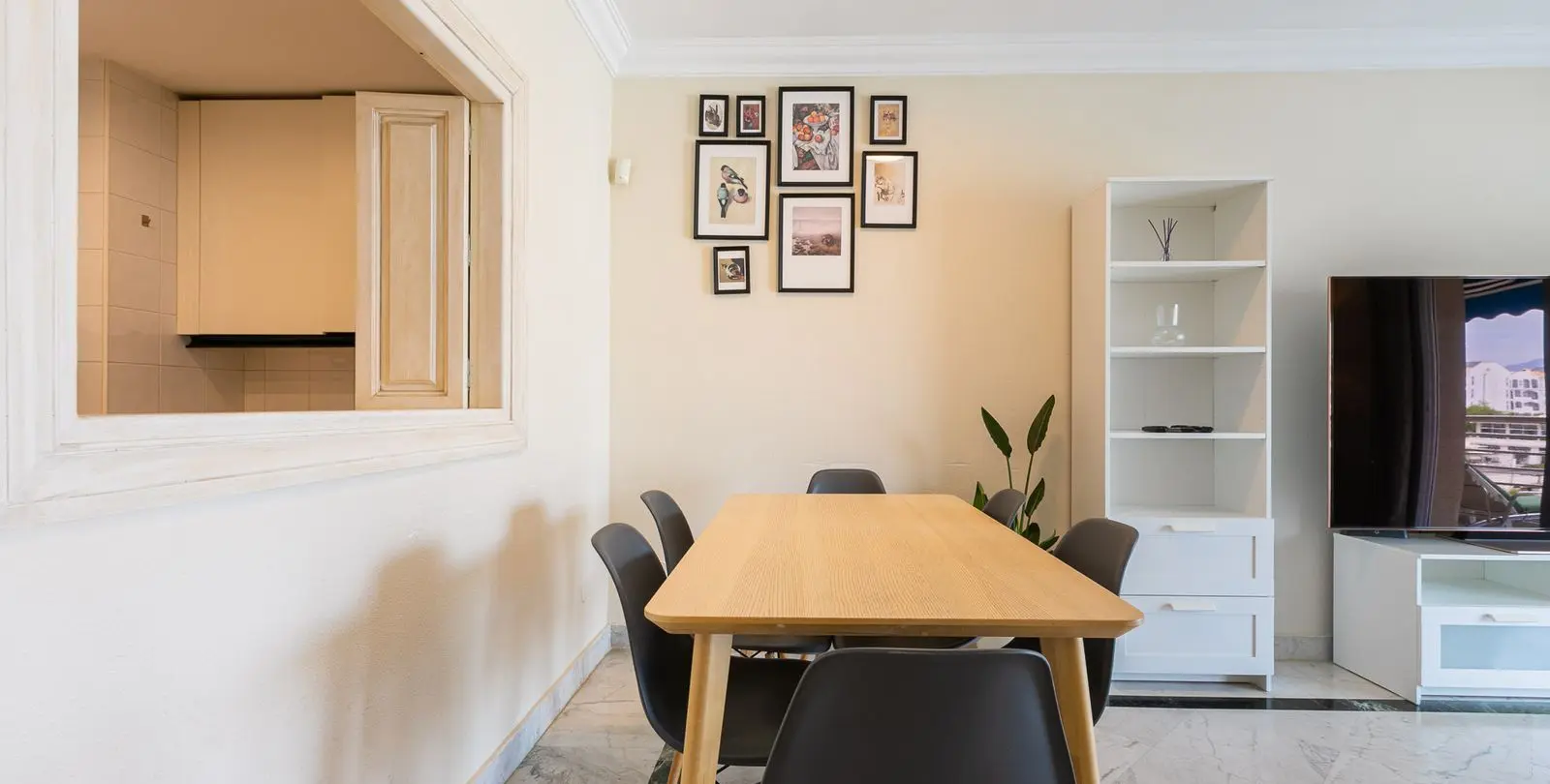 Sale of middle floor apartment in Puerto Banús 3