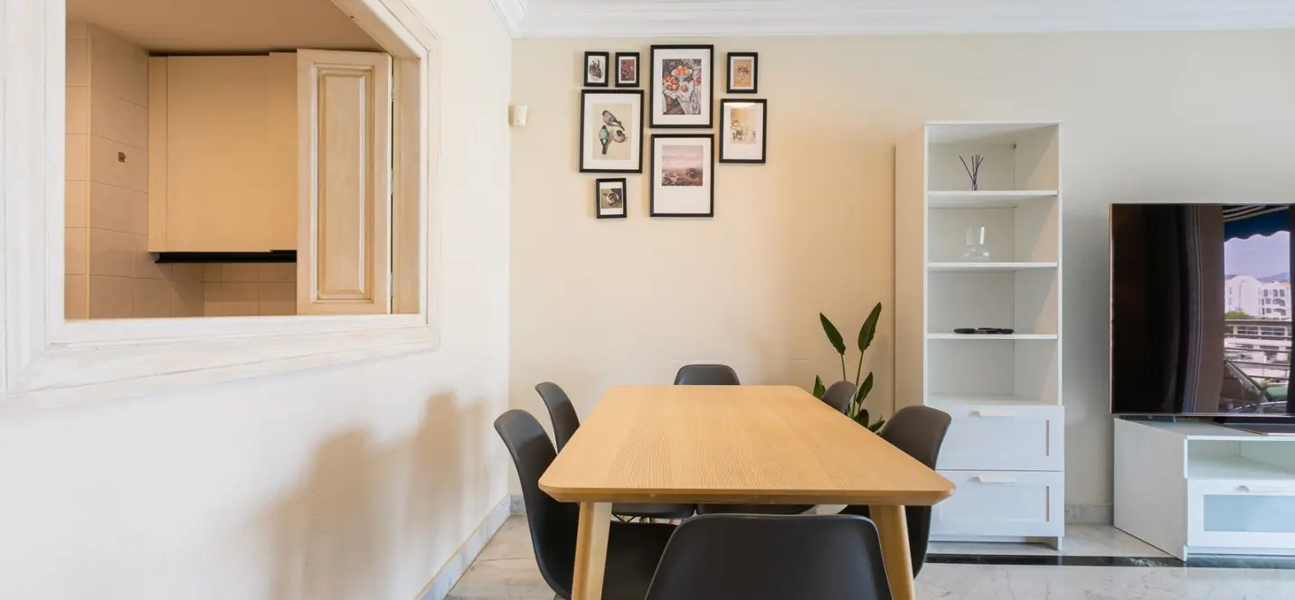 Sale of middle floor apartment in Puerto Banús 2