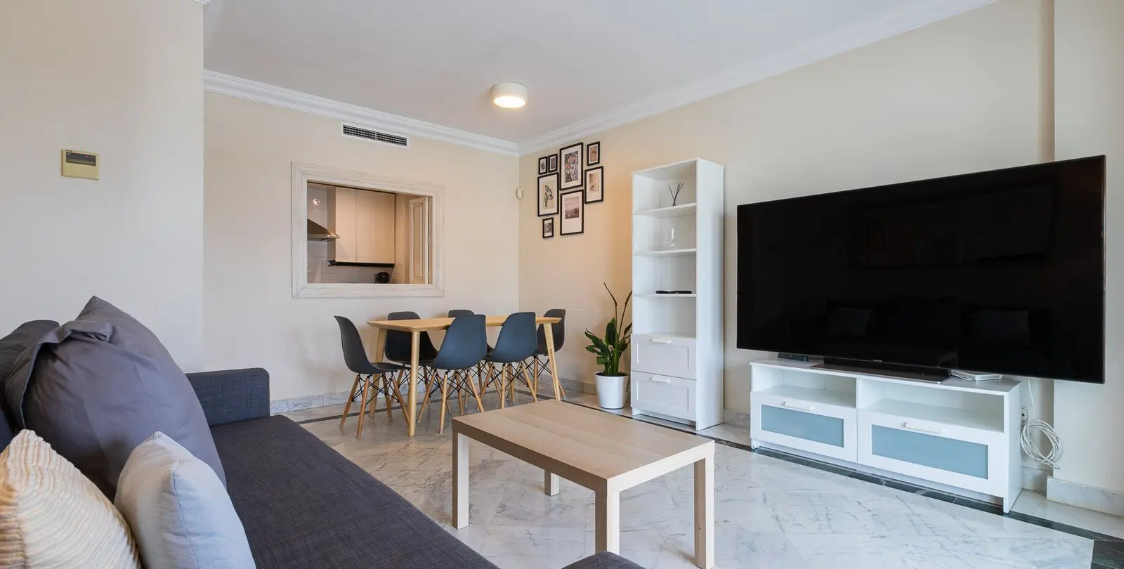 Sale of middle floor apartment in Puerto Banús 4
