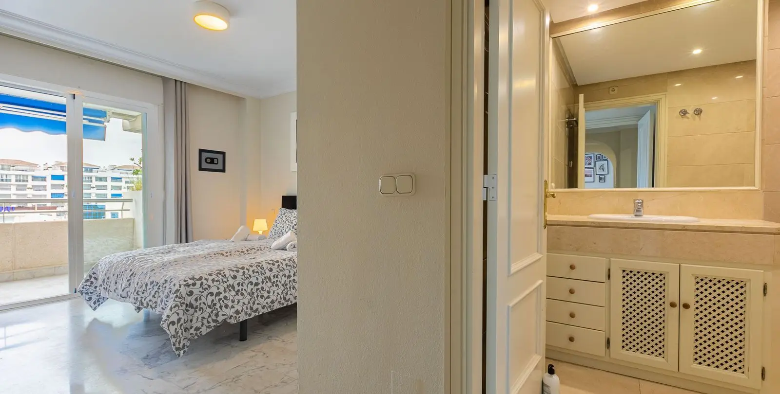 Sale of middle floor apartment in Puerto Banús 15