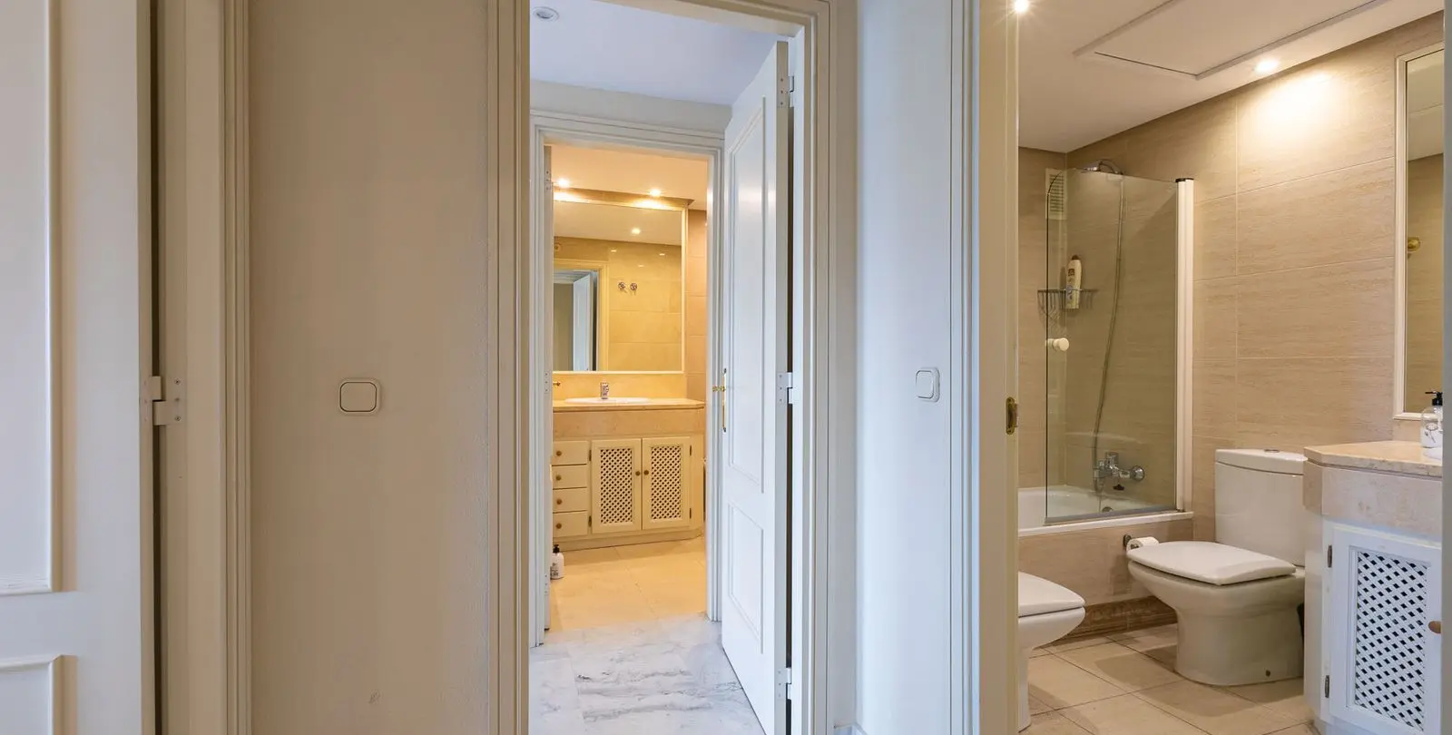 Sale of middle floor apartment in Puerto Banús 19